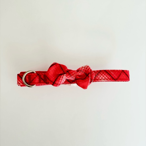 5/$20 Festive Plaid Dog Collar with Bow, Size Small - Picture 2 of 7